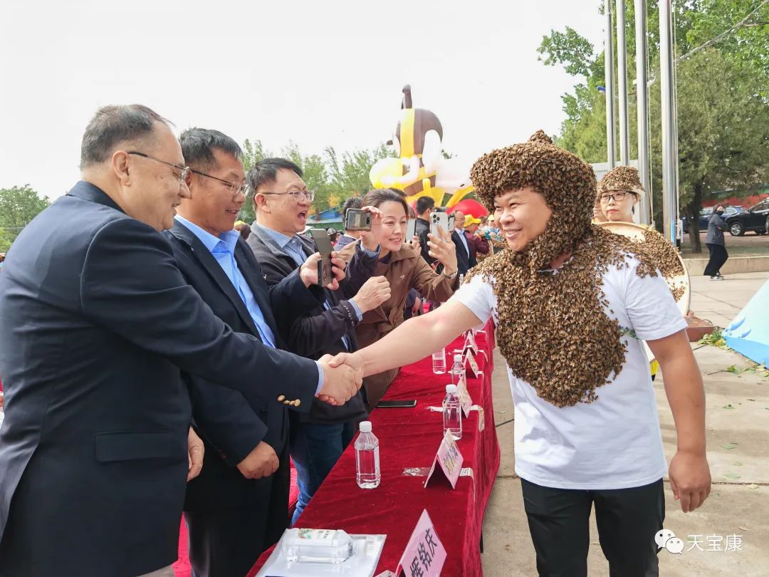 盛世蜜甜!京城掀起蜜蜂狂潮,共庆2023联合国世界蜜蜂日 盛世蜜甜!京城掀起蜜蜂狂潮,共庆2023联合国世界蜜蜂日